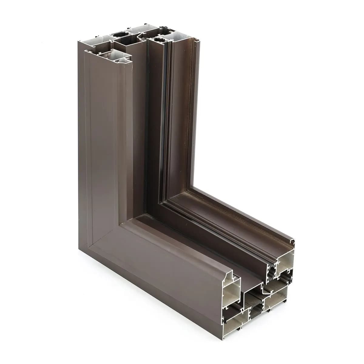 Coupe d’angle d’un dormant aluminium à rupture de pont thermique montrant les chambres, la barrette polyamide et la feuillure de vitrage